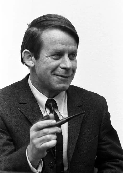 Siegfried Lenz - For documentary purposes the German Federal Archive often retained the original image captions, which may be erroneous, biased, obsolete or politically extreme. Dichterlesung Siegfrie