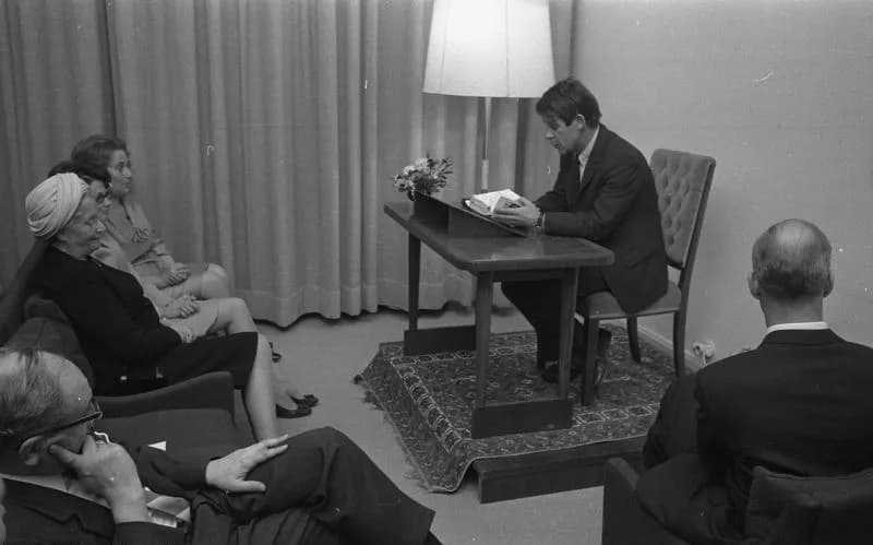 Siegfried Lenz - For documentary purposes the German Federal Archive often retained the original image captions, which may be erroneous, biased, obsolete or politically extreme. Dichterlesung Siegfrie