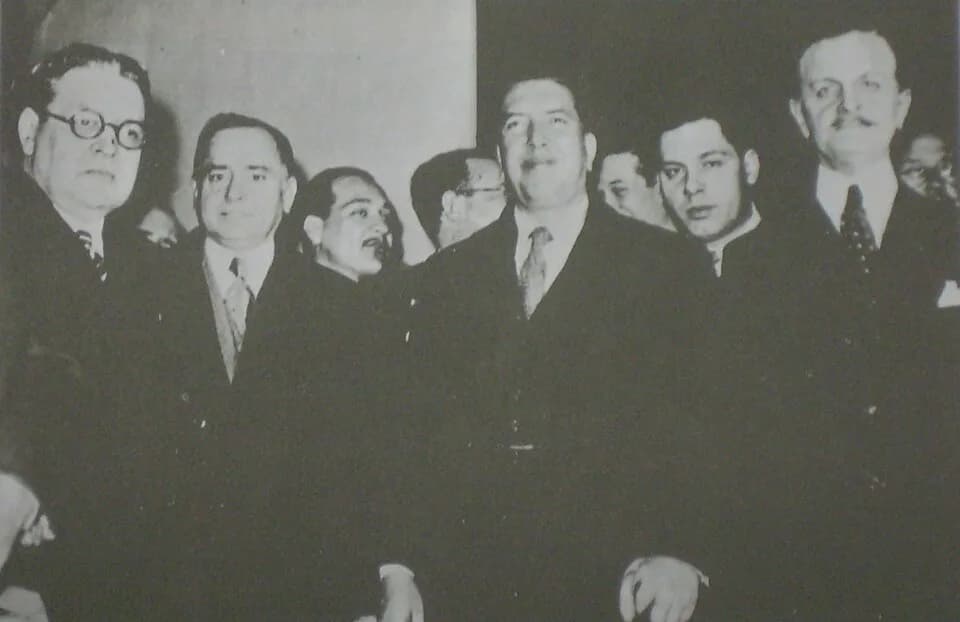 Carlos Saavedra Lamas - E. Martínez Thedy (Uruguay), Luis A. Riart (Paraguay), Tomás M. Elío (Bolivia) y Carlos Saavedra Lamas (Argentina) negocian la Paz del Chaco