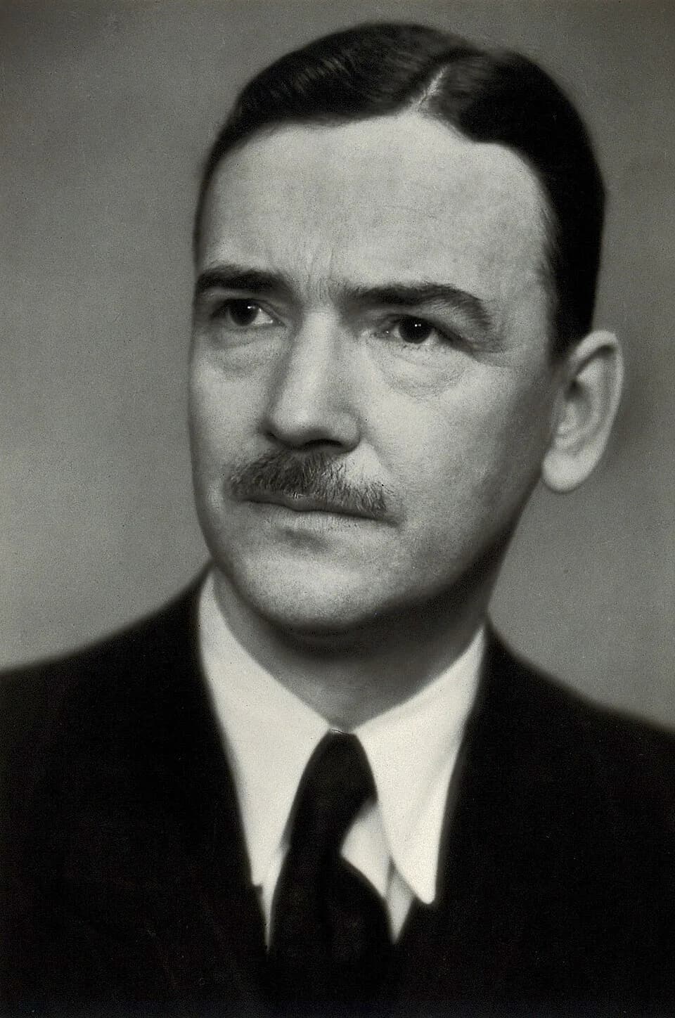 Ulf von Euler - Ulf Svante von Euler. Photograph.
Iconographic Collections
Keywords: portrait photographs