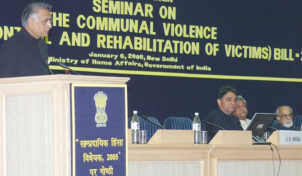 Inder Kumar Gujral - The Union Home Minister, Shri Shivraj Patil addressing the Seminar on “The Communal Violence (Prevention, Control and Rehabilitation of Victims) Bill- 2005 in New Delhi on January