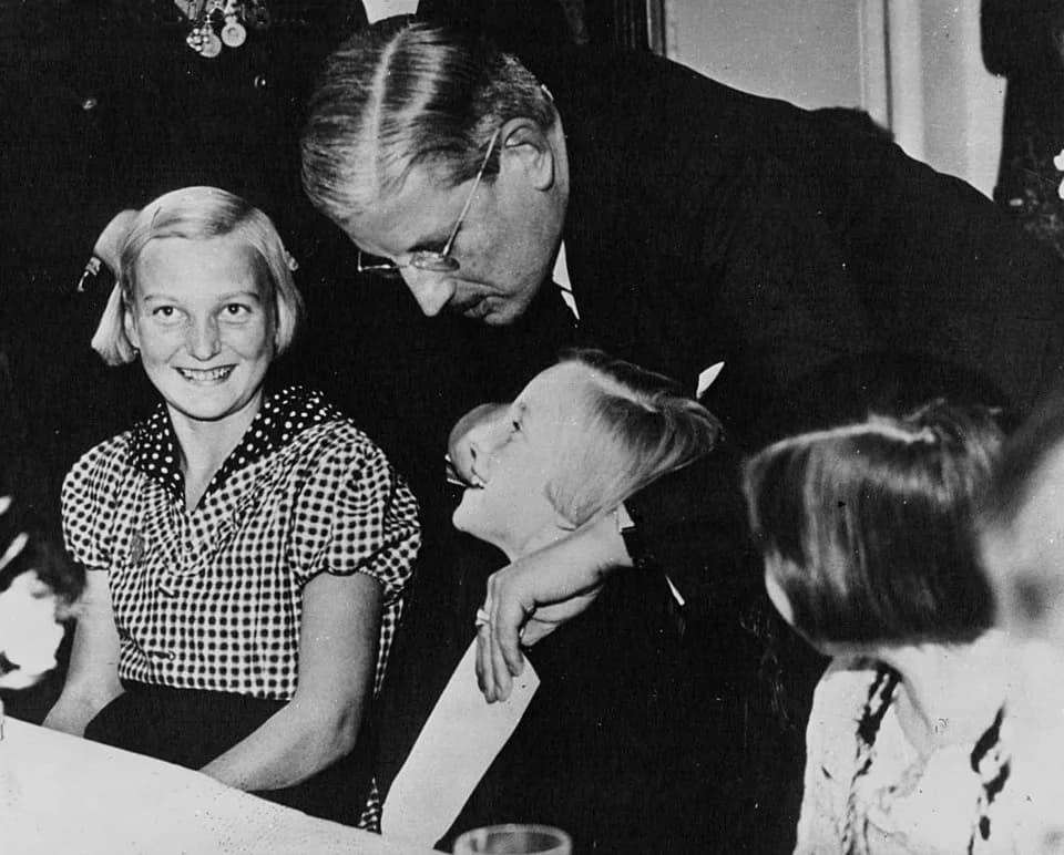Kurt Schuschnigg - Austrian Chancellor Kurt Schuschnigg (1897-1977) receiving children from the provinces in 1936.