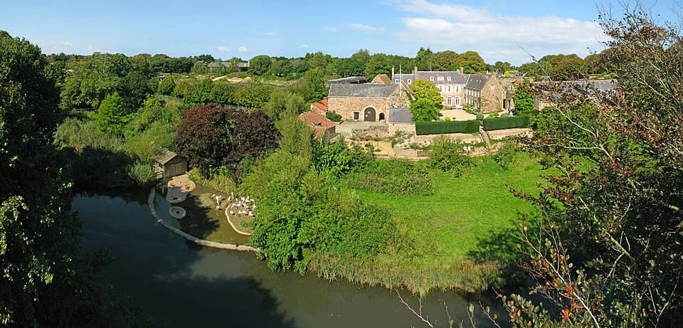 Gerald Durrell - Durrell Wildlife Conservation Trust (or Durrell for short after its founder, Gerald Durrell), previously called, Jersey Zoological Park or Jersey Zoo is a 25-acre (100,000 m²) zoologi