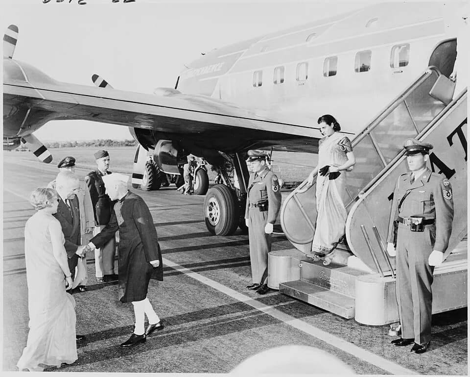 Vijaya Lakshmi Pandit - Photograph of President Truman shaking hands with Prime Minister Jawaharlal Nehru of India upon Nehru's arrival at... - NARA - 200152.jpg
