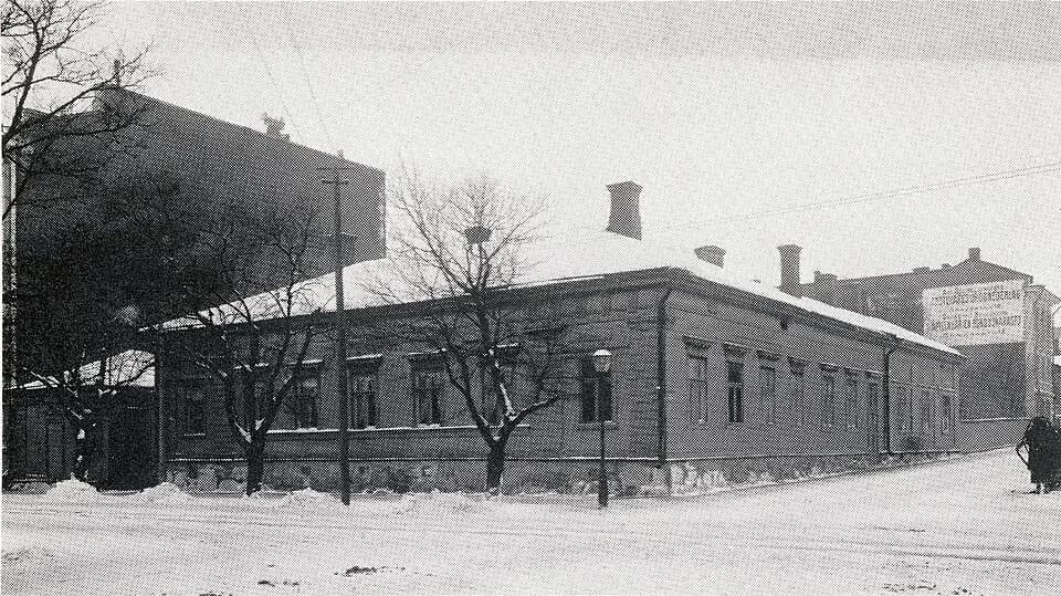 Adolf Erik Nordenskiöld - The corner of Bulevardi and Annankatu in Helsinki in 1902. The house in the corner (Bulevardi 5) was the birthplace of explorer Adolf Erik Nordenskiöld.