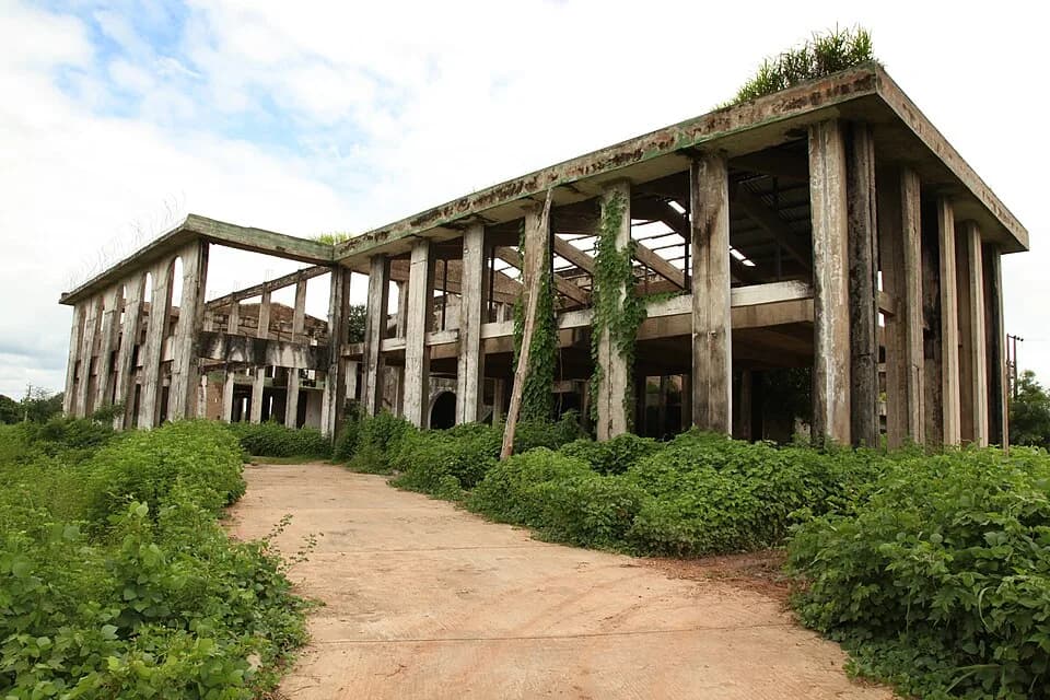 Nnamdi Azikiwe - There was a visitor's centre planned at the site of Zik's birthplace, but the project was abandoned. What is left is a modern ruin. Zik's grave in Onitsha has suffered the same fate -