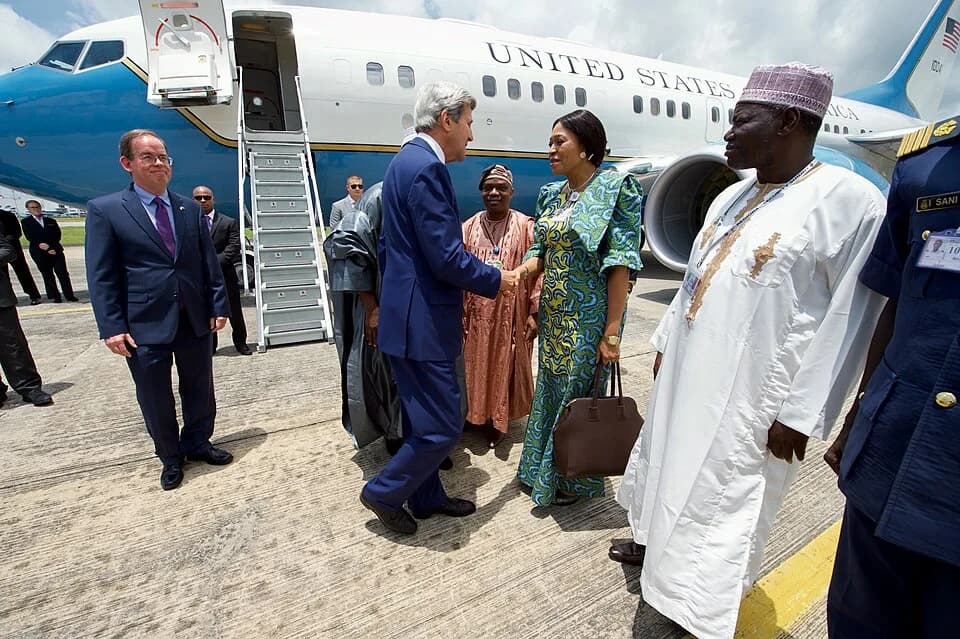 Nnamdi Azikiwe - U.S. Secretary of State John Kerry shakes hands with Nigerian Ministry of Foreign Affairs officials on August 23, 2016, after arriving at Nnamdi Azikiwe International Airport, in Abuj
