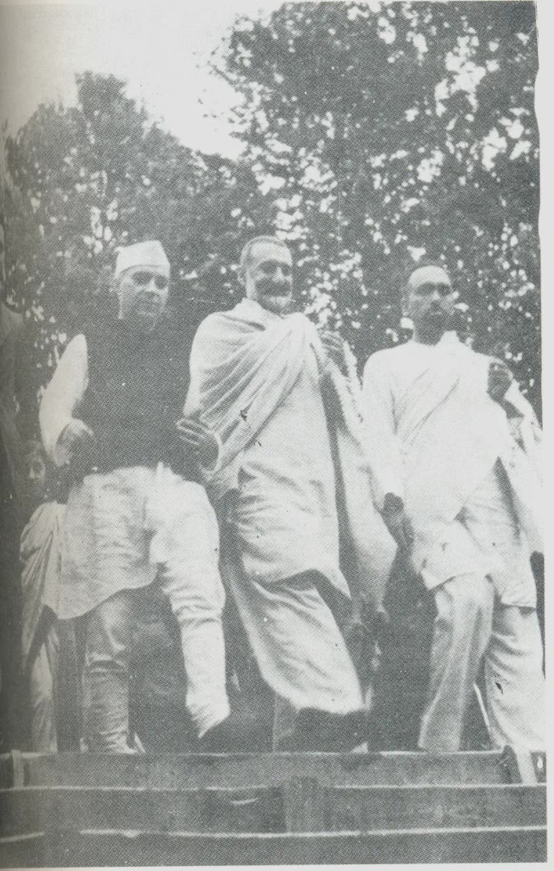 Abdul Ghaffar Khan - Sheikh Abdullah with Nehru and Abdul Ghafar Khan (Bacha Khan) at Nishat garden, Srinagar, India.