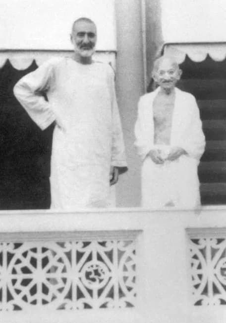 Abdul Ghaffar Khan - Abdul Ghaffar Khan and Mahatma Gandhi.