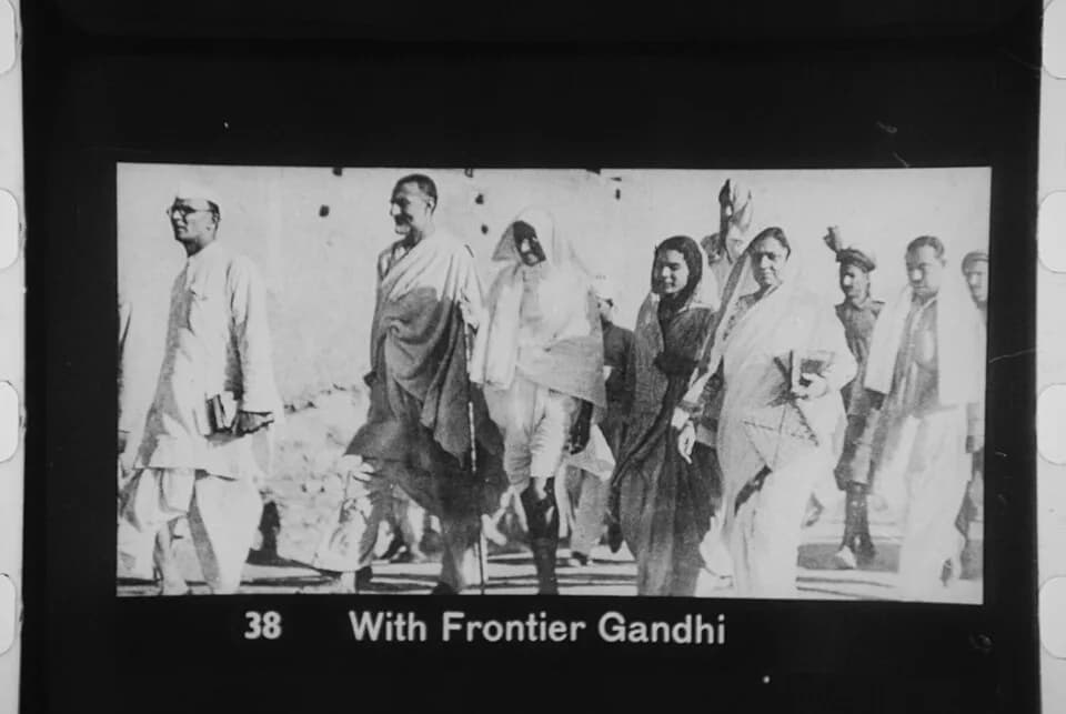 Abdul Ghaffar Khan - Gandhi with Abdul Ghaffar Khan