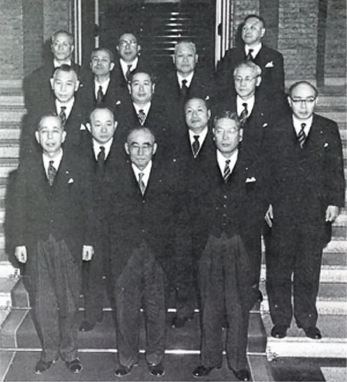 Nobusuke Kishi - Tanzan Ishibashi (1884–1978) and the members of his cabinet