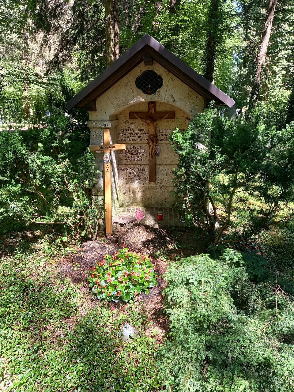 Wilhelm Ritter von Leeb - Das Grab des deutschen Offiziers (Generalfeldmarschall) Wilhelm von Leeb und seiner Ehefrau Maria geborene Schrott im Familiengrab auf dem Waldfriedhof Solln in München.