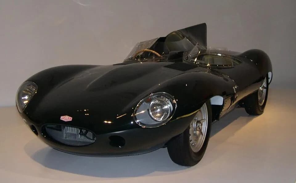 Mike Hawthorn - 1955 Jaguar XKD 34 left.jpg
