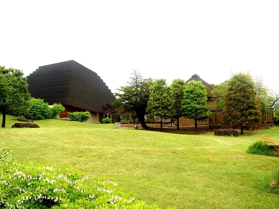 Kobayashi Issa - 歴史公園信州高山一茶ゆかりの里一茶館(句碑広場からの全景)