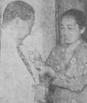 Elpidio Quirino - Philippine President Elpidio Quirino receiving flowers on a trip to Indonesia