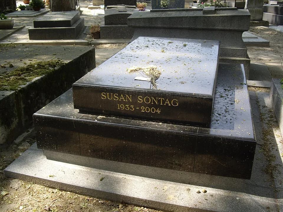 Susan Sontag - Tombe de Susan Sontag, cimetière du Montparnasse, division 2.