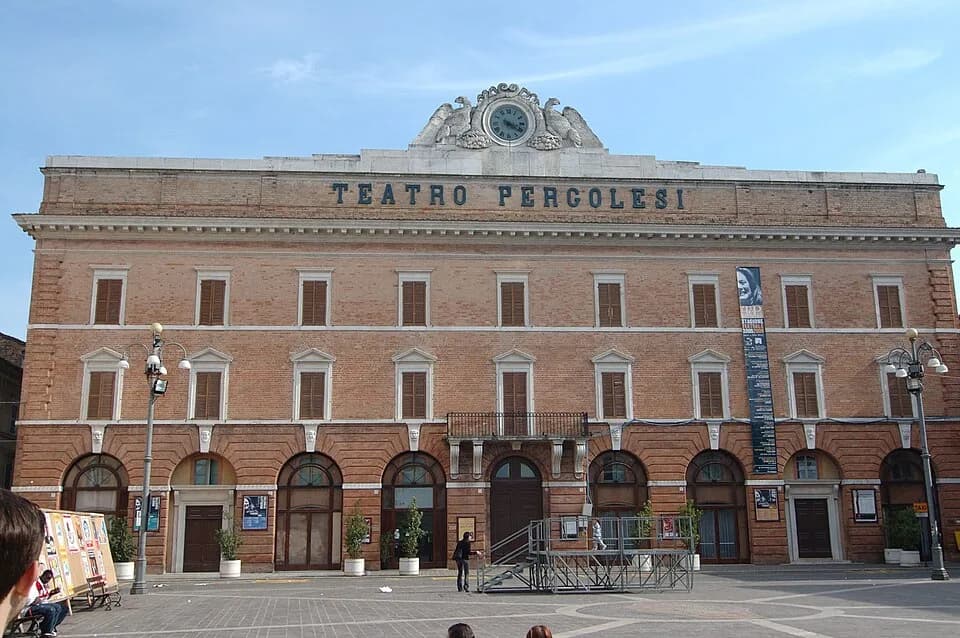 Giovanni Battista Pergolesi - Jesi, Marche, ItaliaJesi: teatro pergolesi