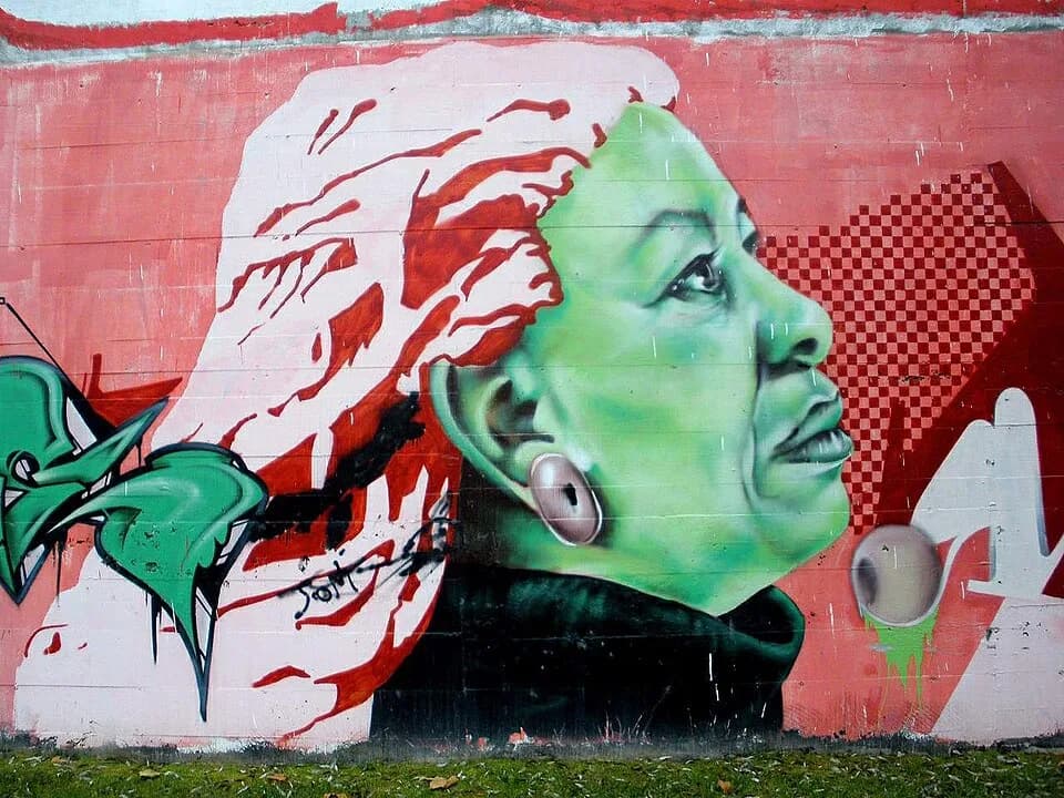 Toni Morrison - Graffiti de Toni Morrison en el frontón del barrio de Aranzabela, en Vitoria-Gasteiz (País Vasco, España). La imagen fue tomada el 30-12-2010. El graffiti desapareció en 2013 o 2014, a