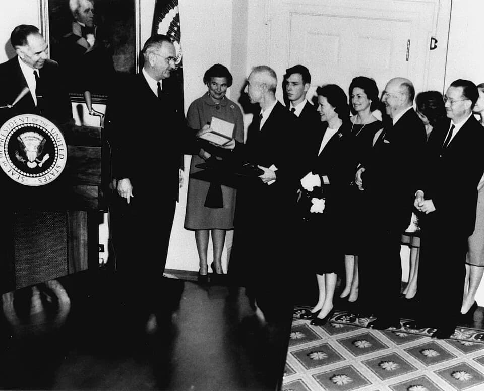 Robert Oppenheimer - J. Robert Oppenheimer recieves the 1963 Enrico Fermi Award from President Lyndon B. Johnson at a White House ceremony on December 2, 1963. Pictured left to right are Glenn Seaborg