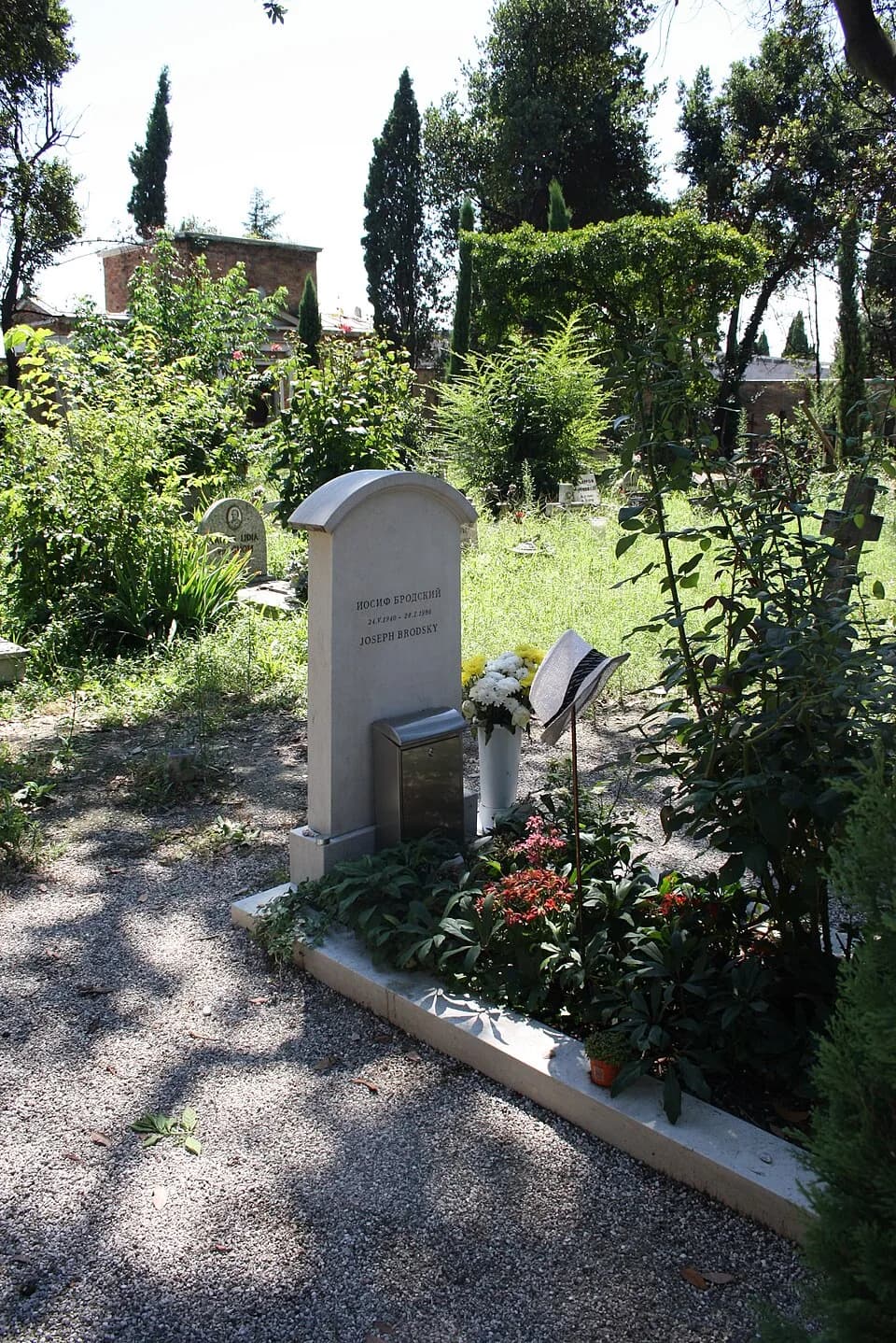 Joseph Brodsky - San Michele cemetery in Venice (protestant section). The grave for the Nobel Prize laureate Josif Brodsky (1940-1996). Picture by Giovanni Dall'Orto, August 15, 2010).