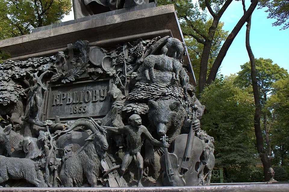Ivan Krylov - Летний сад (Санкт-Петербург, Дворцовая наб., Лебяжьего канала наб., р. Фонтанки наб., р. Мойки наб.)