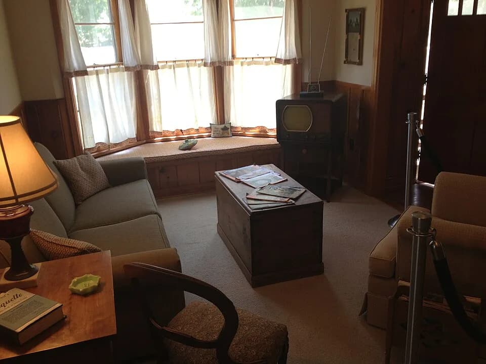 Barbara Bush - Bush Childhood home living room
