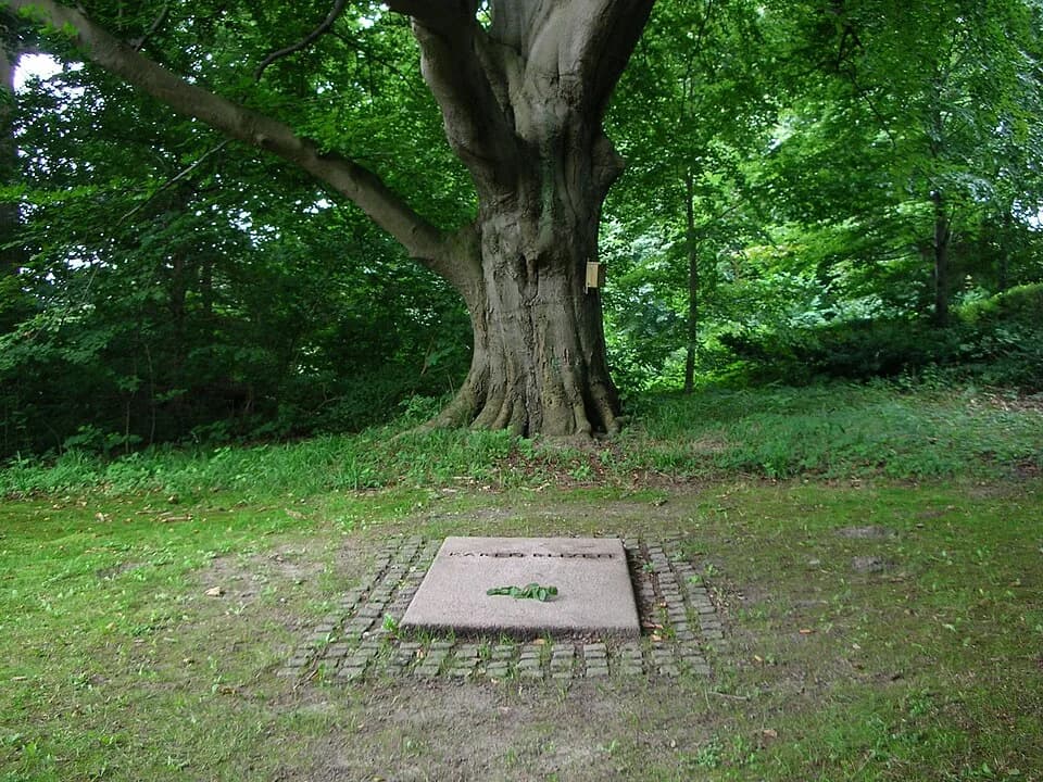 Karen Blixen - Karen Blixen's grave in Rungstedlund, Zealand, Denmark