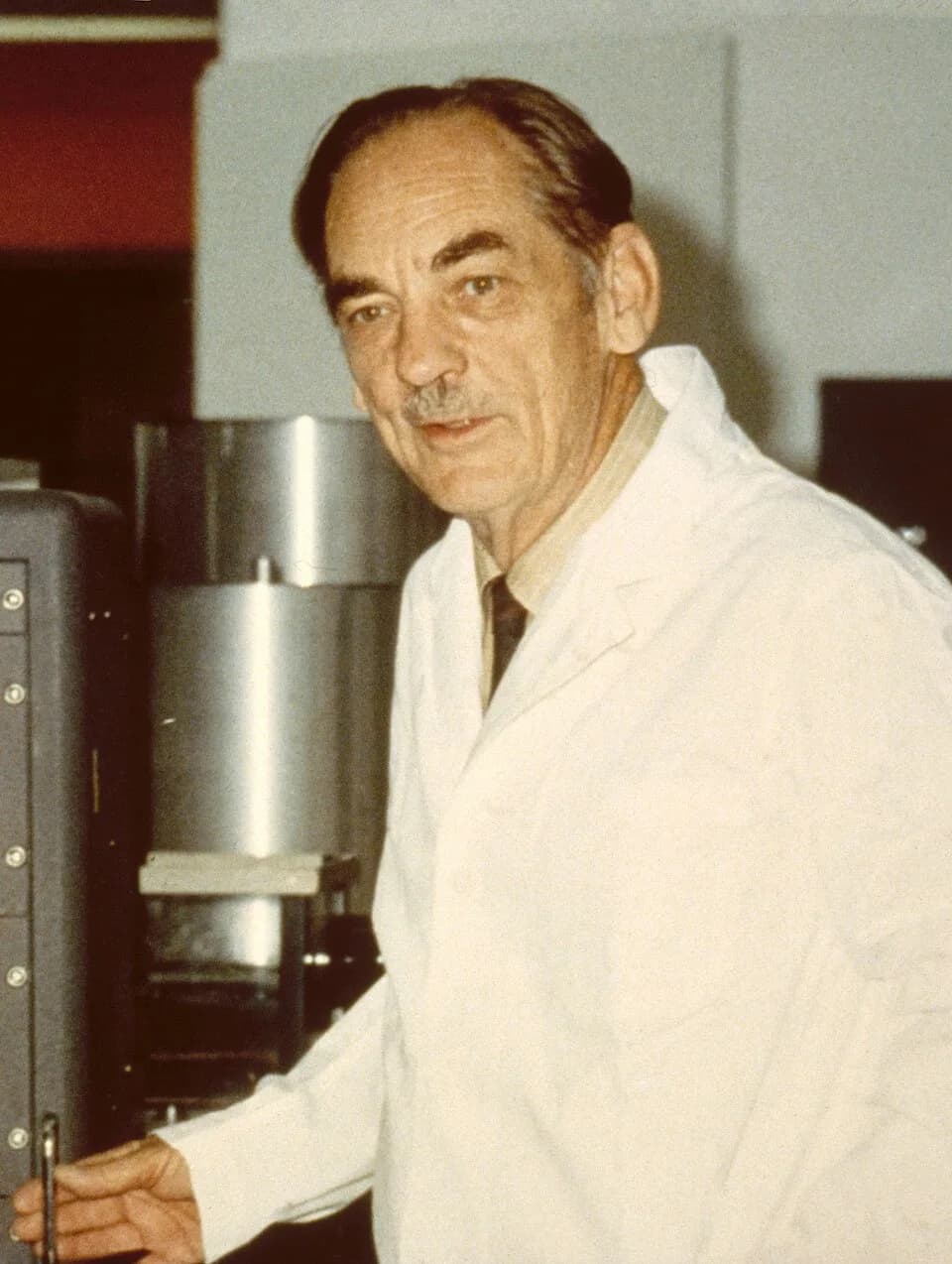 George H. Hitchings - George Herbert Hitchings (April 18, 1905 – February 27, 1998) at the Wellcome Research Laboratories in Beckenham, Kent.