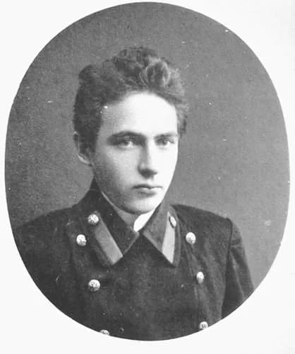 Velimir Khlebnikov - Khlebnikov 1908.jpg