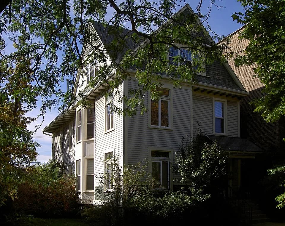 Carl Sandburg - Carl Sanburg's house where he lived while he wrote the poem Chicago. Now a Chicago landmark.