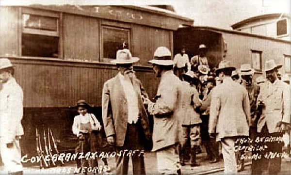 Venustiano Carranza - Venustiano Carranza llegando a Piedras Negras por ferrocarril en 1915. Manuel Velez