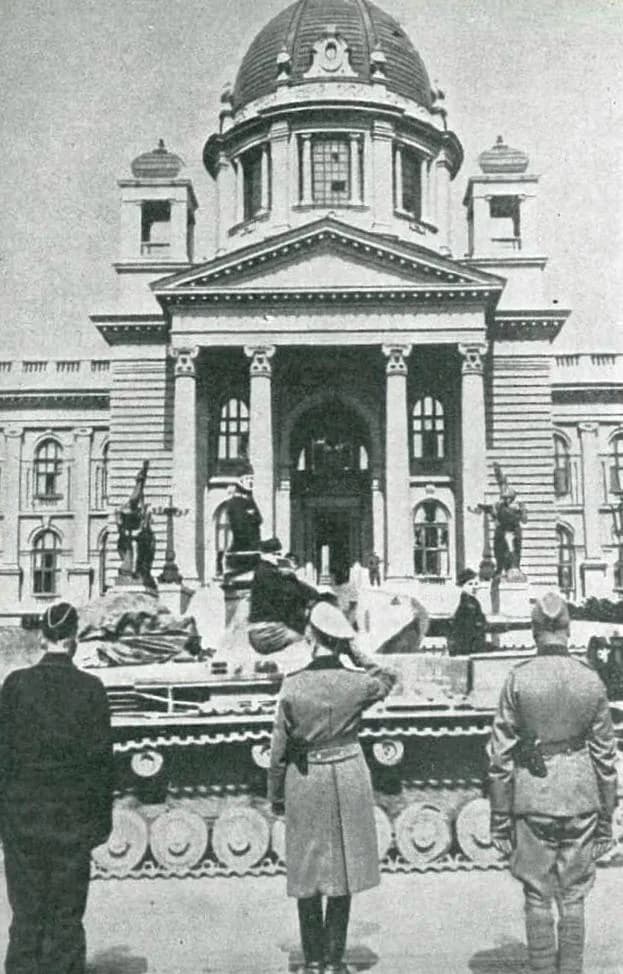 Paul Ludwig Ewald von Kleist - Parada nemške vojske v okupiranem Beogradu 14. aprila 1941.
Spredaj v sredini nemški generalpolkovnik von Kleist, v ozadju
poslopje skupščine