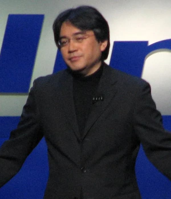 Satoru Iwata - Iwata-e3-2006 crop.jpg