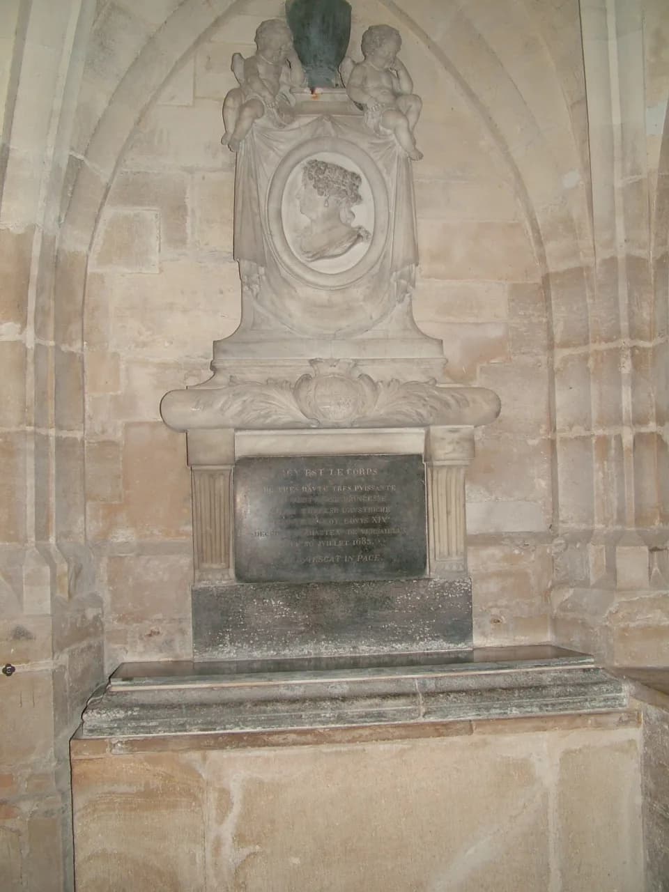 Maria Theresa of Spain - Gedenktafel für Königin Marie Therese von Frankreich (ehemalige Infantin Maria Teresa von Spanien) in Saint-Denis