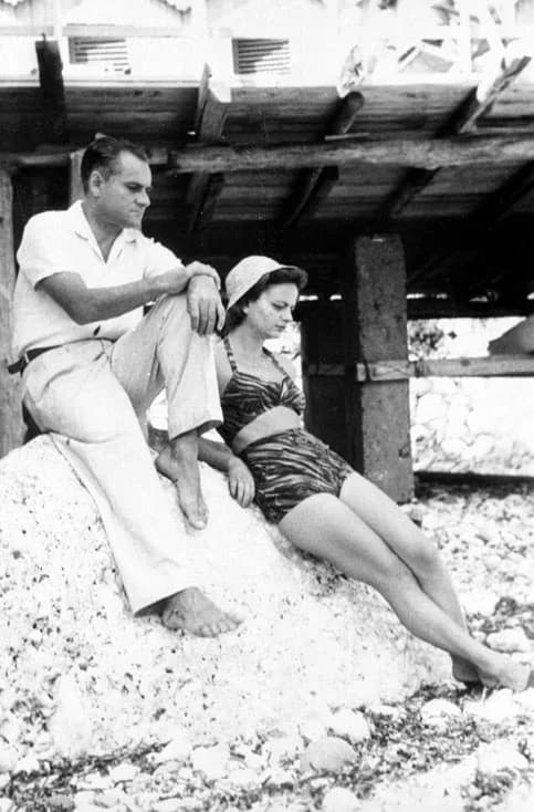 Elsa Morante - Alberto Moravia and Elsa Morante in Capri in the 1940s.