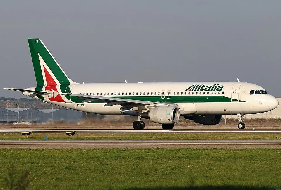 Elsa Morante - Airbus A320-216, Alitalia JP7040304.jpg