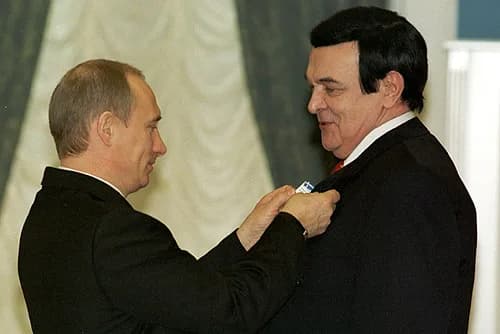 Muslim Magomayev - МОСКВА, КРЕМЛЬ. Церемония вручения государственных наград. Орденом Почета награжден певец Муслим Магомаев.