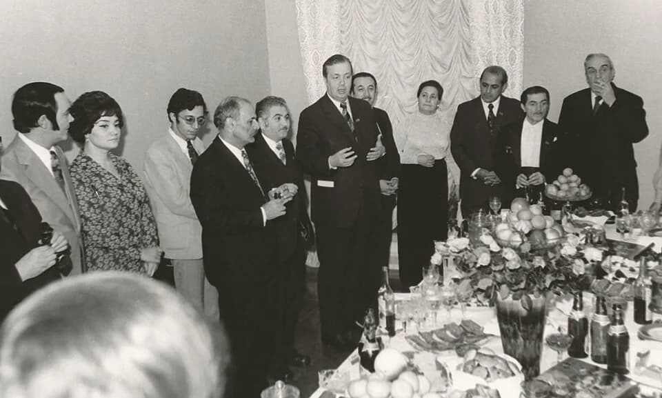 Muslim Magomayev - Ш.А.Расизаде на приёме в постпредстве Аз.ССР в Москве в 1978 году, устроенном по случаю награждения его орденом Дружбы народов СССР