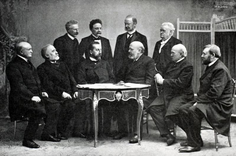 Christian Michelsen - The cabinet Michelsen, which governed Norway from 1905. In the front, left to right: Olssøn, Arctander, Michelsen, Løvland, G. Knudsen, Vinje. Behind, left to right: Bothner, Hag