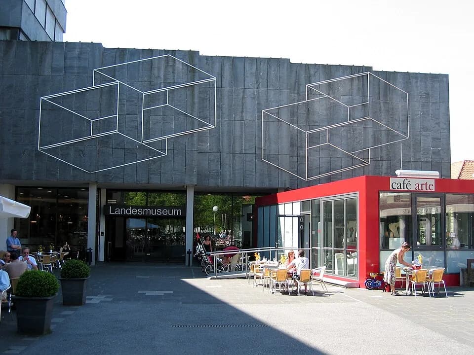 Josef Albers - Alter Haupteingang des Landesmuseums für Kunst und Kultur in Münster (1974) mit den Zwei Supraporten von Josef Albers (Entwurf von 1972)