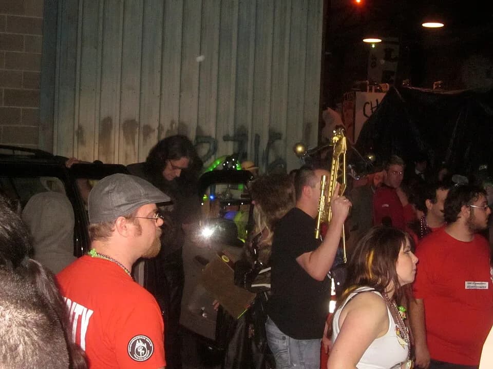 Peter Mayhew - 2013 "Krewe of Chewbacchus" Carnival parade, New Orleans. Lined up on Architect Street before start of parade.
Arrival of king Peter Mayhew