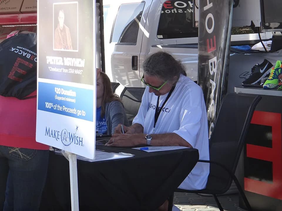 Peter Mayhew - Course of the Force 2012 - Peter Mayhew aka Chewbacca signs for fans