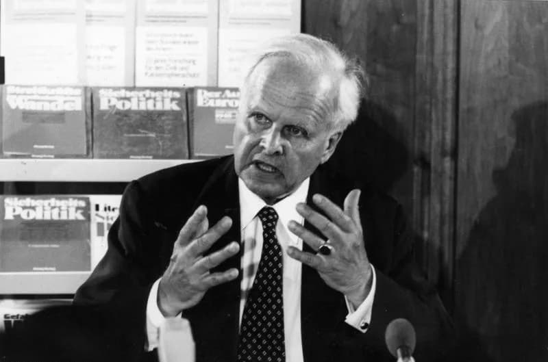Carl Friedrich von Weizsäcker - For documentary purposes the German Federal Archive often retained the original image captions, which may be erroneous, biased, obsolete or politically extreme. Carl Fr