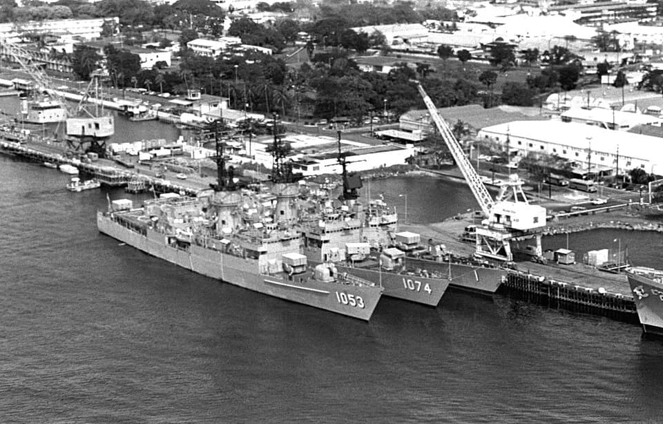 Harold Holt - The U.S. Navy frigatese USS Roark (FF-1053) and USS Harold E. Holt (FF-1074) moored alongside with the guided missile frigate USS Brooke (FFG-1) at Naval Base Subic Bay, Philippines, on