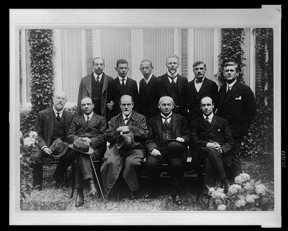 Otto Rank - Title: Sigmund Freud with colleagues at the Congress at the Hague
Abstract/medium: 1 photographic print.