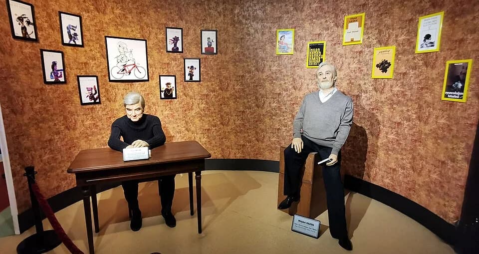 Aziz Nesin - Halls in the museum: Atatürk (founder of Turkey), Turkish War of Independence, Ottoman sultans, Aviation, railroads, press, industry, science, sports, foreign leaders, Turkish actors and