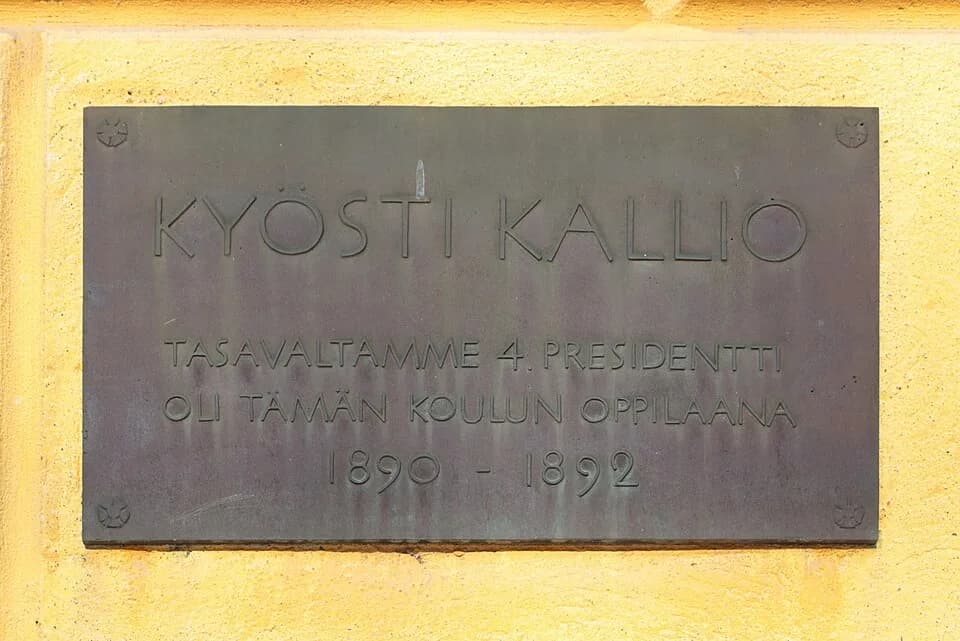 Kyösti Kallio - The plaque for Kyösti Kallio, the president of Finland, on the wall of Oulu lyceum. He was a student in the lyceum from 1890 to 1892.