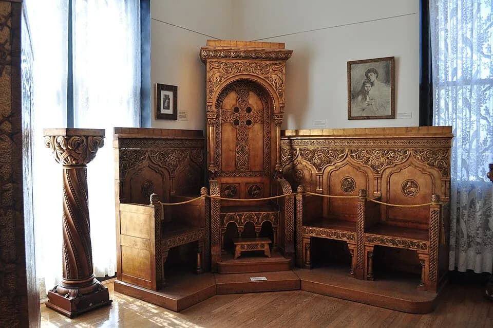 Marie of Romania - Corner "throne" of Marie of Romania from Peleș Castle, Maryhill Museum of Art, Maryhill, Washington. The throne was made for Marie in 1908 while she was still Crown Princess of Roma