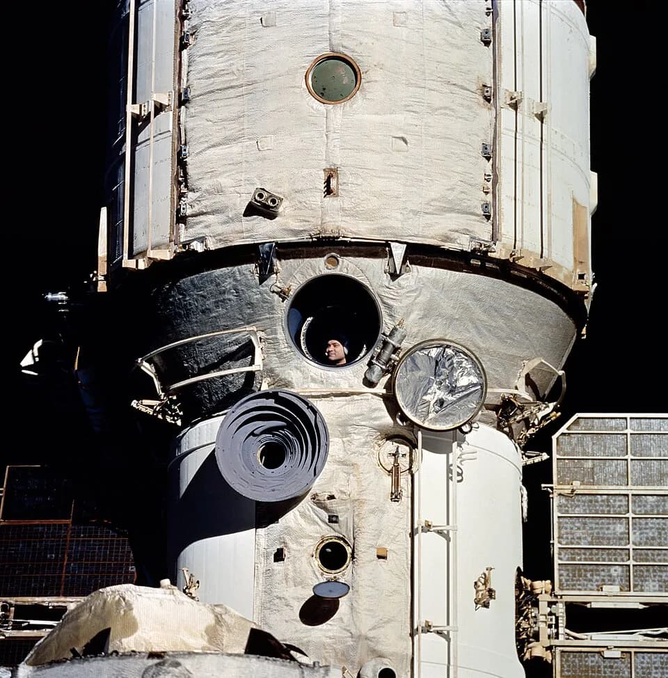 Valeri Polyakov - Cosmonaut Valeriy V. Polyakov, who boarded Russia's Mir space
station on January 8, 1994, looks out Mir's window during
rendezvous operations with the Space Shuttle Discovery.