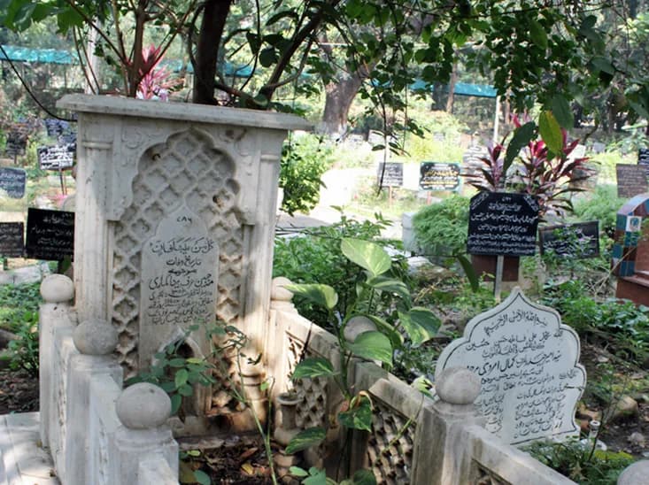 Meena Kumari - Meena Kumari's grave